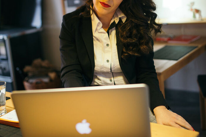 Person Wonders "What Is The Best Case Of 'You Just Picked A Fight With The Wrong Person' That You've Witnessed?" And 30 Netizens Reply