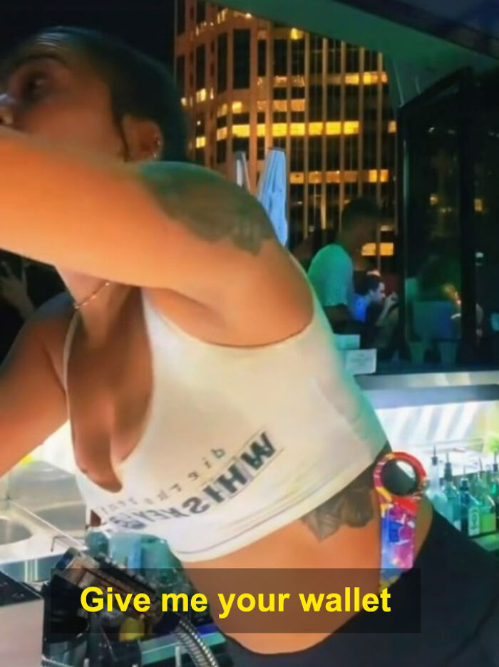 Bartender Shares How She Deals With Unpaying Customers, And The Internet Is Congratulating Her On Her Good Problem-Solving Skills