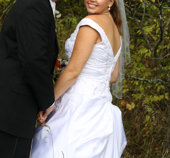 24 Stories Of Future Spouses Who Were Left Or Practically Left At The Altar, As Told By Folks In This Online Community