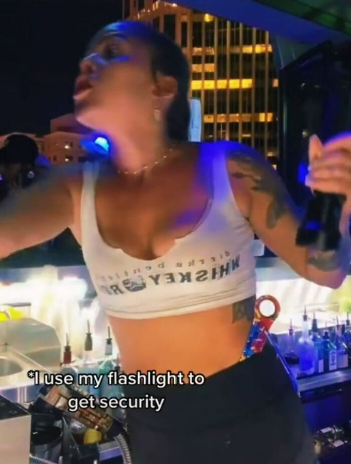 Bartender Shares How She Deals With Unpaying Customers, And The Internet Is Congratulating Her On Her Good Problem-Solving Skills