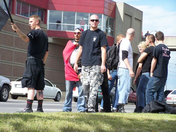 30 Brutal Moments When People’s Illusions Of Friendship Were Shattered