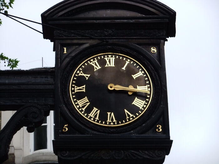 Person Wonders "What Is The Best Case Of 'You Just Picked A Fight With The Wrong Person' That You've Witnessed?" And 30 Netizens Reply