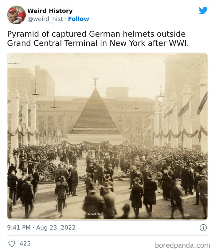 Weird History Tweets