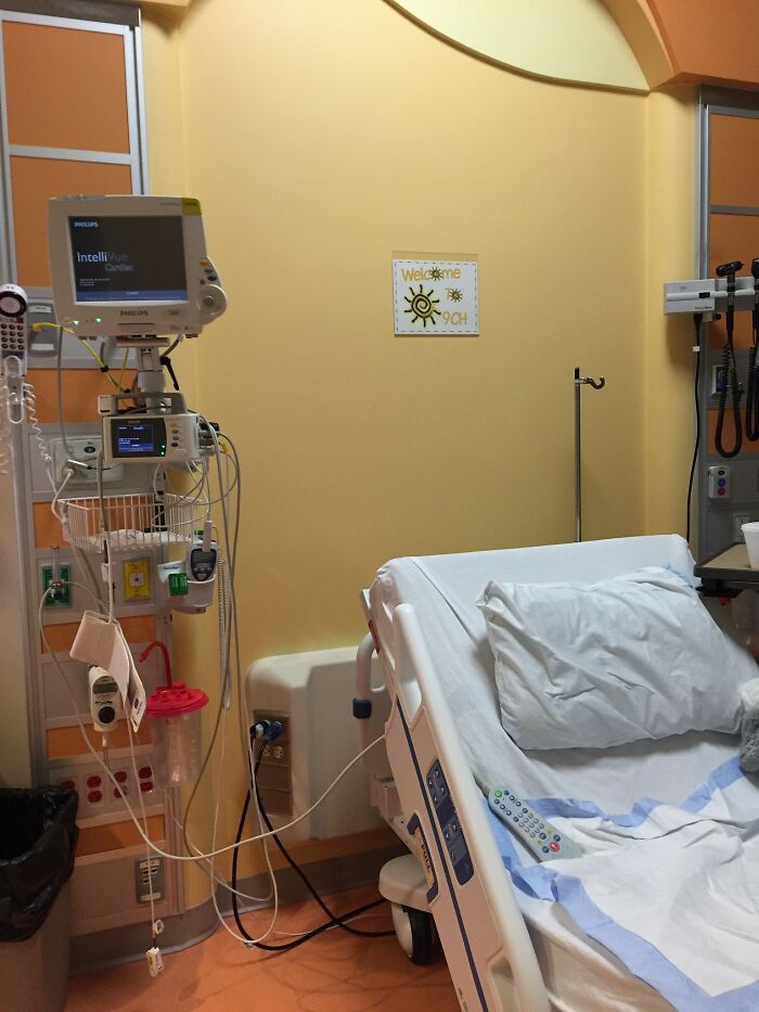 28 Things That People Should Keep Within Their Own Generation And Not Pass Down, As Shared In This Online Group