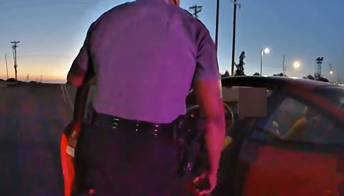 &ldquo;You Want Me To Talk You Through It? I Can Do That&rdquo;: Officer Teaches Stalled Teenager How To Get Back On The Road