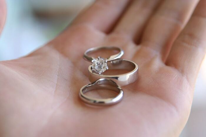 24 Stories Of Future Spouses Who Were Left Or Practically Left At The Altar, As Told By Folks In This Online Community