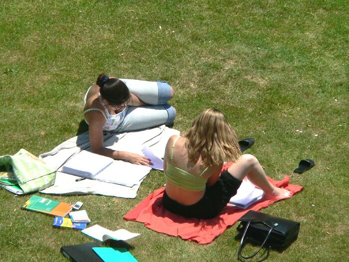 35 Behaviors That Were Turned Into Red Flags But Actually Don’t Mean Anything, According To Folks In This Online Group