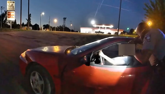 &ldquo;You Want Me To Talk You Through It? I Can Do That&rdquo;: Officer Teaches Stalled Teenager How To Get Back On The Road