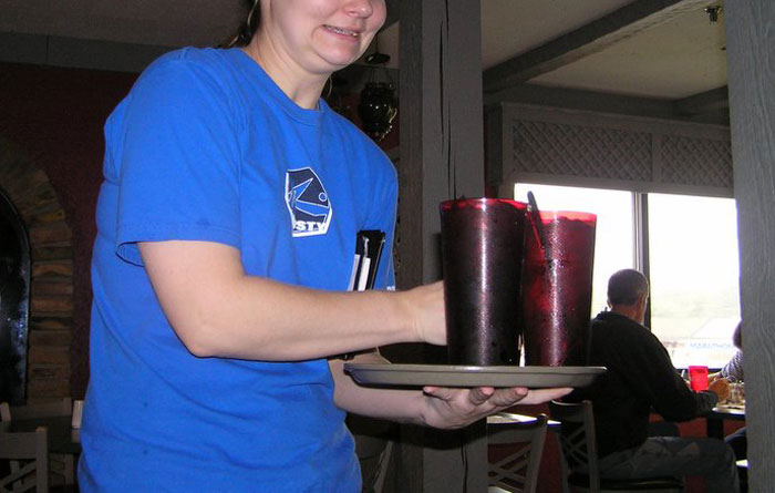 Restaurant Won't Give Their New Employees Tips Until They've Worked There For 6 Months, They Will Be Getting A Fixed Amount