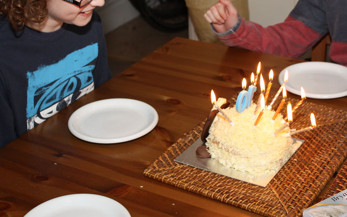 &ldquo;AITA For Telling My Fianc&eacute; He Embarrassed Me When He Started Singing &lsquo;Happy Birthday&rsquo; To His 5 Y.O. Son At The Restaurant?&rdquo;