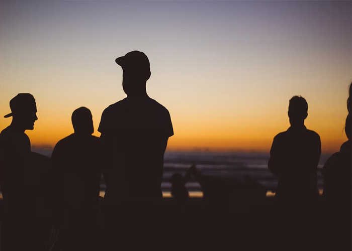 Someone Asked "A Girl Approaches You And Says, 'Pretend We’re Friends. I’m Being Followed,' What Would You Do?", 40 Men Gave Honest Responses