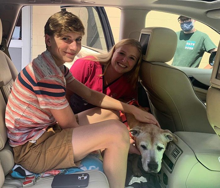 Senior Dog Returned To Shelter After 12 Years To Be Put Down Is Now Living Her Best Life After Vet Adopts Her Senior Dog Returned To Shelter After 12 Years To Be Put Down Is Now Living Her Best Life After Vet Adopts Her