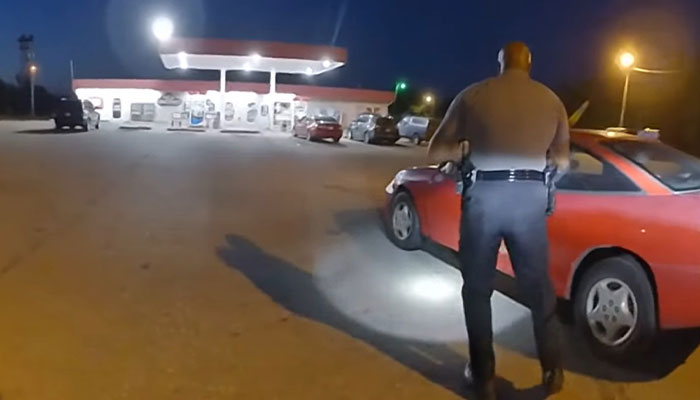 &ldquo;You Want Me To Talk You Through It? I Can Do That&rdquo;: Officer Teaches Stalled Teenager How To Get Back On The Road