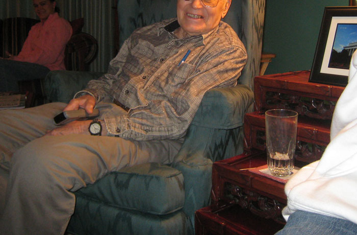 28 Things That People Should Keep Within Their Own Generation And Not Pass Down, As Shared In This Online Group