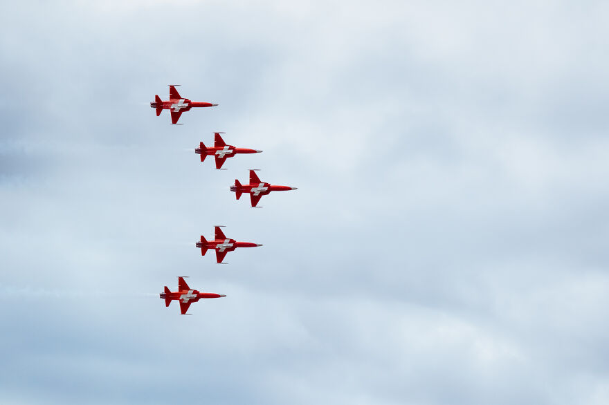 I Captured The Perfection Of Aerial Geometry And Trajectories Performed By Swiss Aerobatic Team Patrouille Suisse (40 Pics)