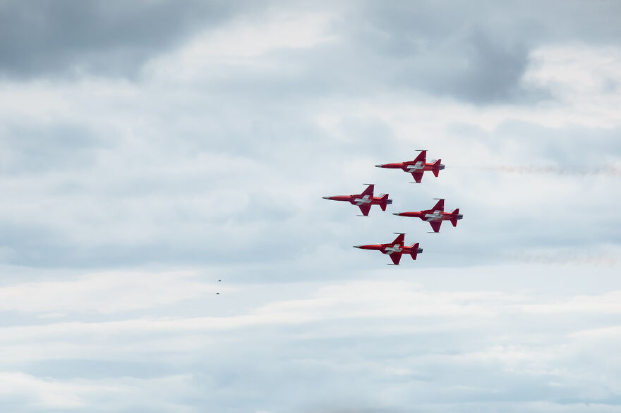 I Captured The Perfection Of Aerial Geometry And Trajectories Performed By Swiss Aerobatic Team Patrouille Suisse (40 Pics)