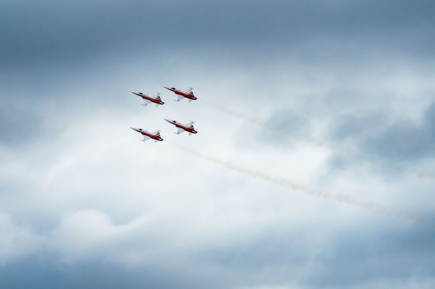I Captured The Perfection Of Aerial Geometry And Trajectories Performed By Swiss Aerobatic Team Patrouille Suisse (40 Pics)