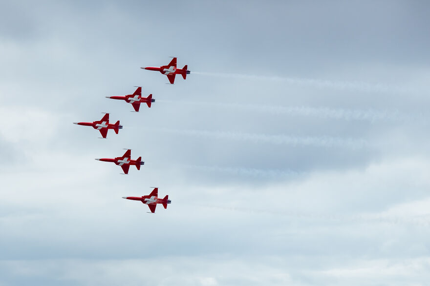 I Captured The Perfection Of Aerial Geometry And Trajectories Performed By Swiss Aerobatic Team Patrouille Suisse (40 Pics)