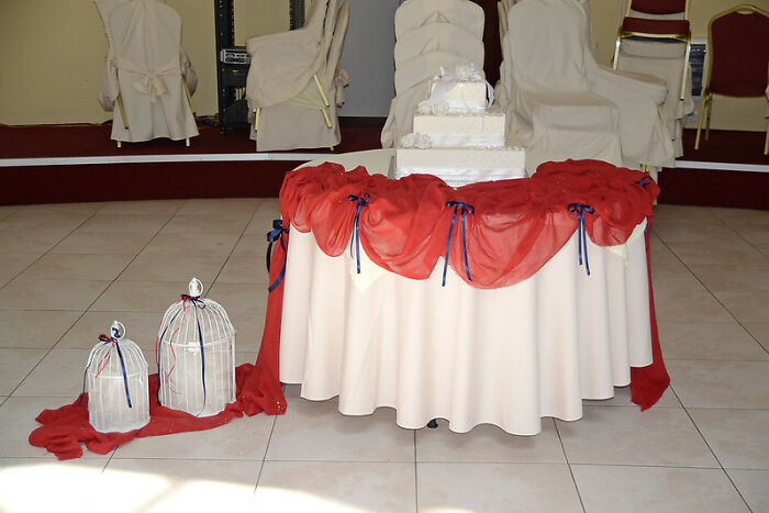 24 Stories Of Future Spouses Who Were Left Or Practically Left At The Altar, As Told By Folks In This Online Community