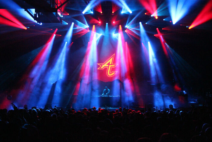 Person Wonders "What Is The Best Case Of 'You Just Picked A Fight With The Wrong Person' That You've Witnessed?" And 30 Netizens Reply