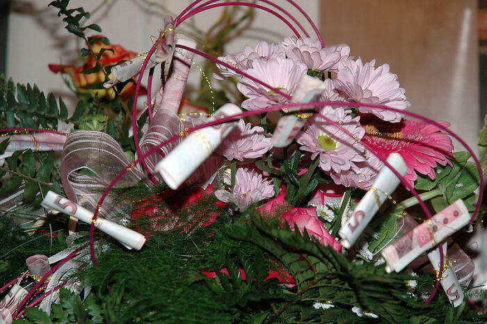 24 Stories Of Future Spouses Who Were Left Or Practically Left At The Altar, As Told By Folks In This Online Community