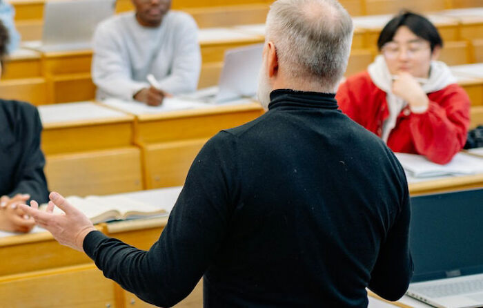 30 Crazy Things Teachers Did In The 80s And 90s That Seem Unbelievable Now