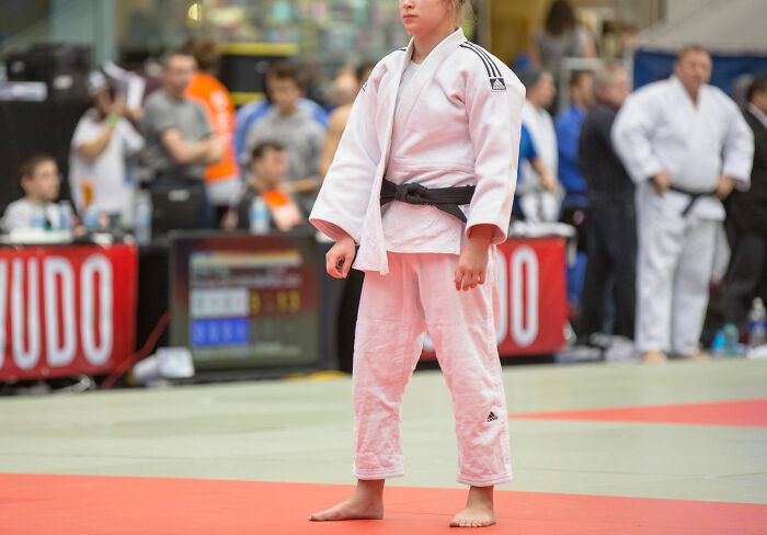 Person Wonders "What Is The Best Case Of 'You Just Picked A Fight With The Wrong Person' That You've Witnessed?" And 30 Netizens Reply