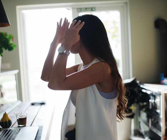 Mom Doesn&rsquo;t Want Her 16 Y.O. Daughter To Drink And Smoke, But Dad Allows Her Because She's Terminally Ill