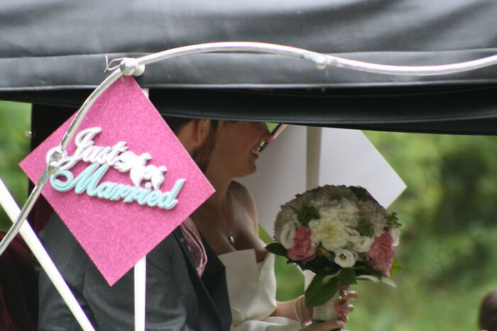 24 Stories Of Future Spouses Who Were Left Or Practically Left At The Altar, As Told By Folks In This Online Community