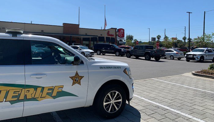 Heroic Chick-Fil-A Worker Tackles Man Attempting To Carjack Woman’s Car With Baby Inside Heroic Chick-Fil-A Worker Tackles Man Attempting To Carjack Woman’s Car With Baby Inside