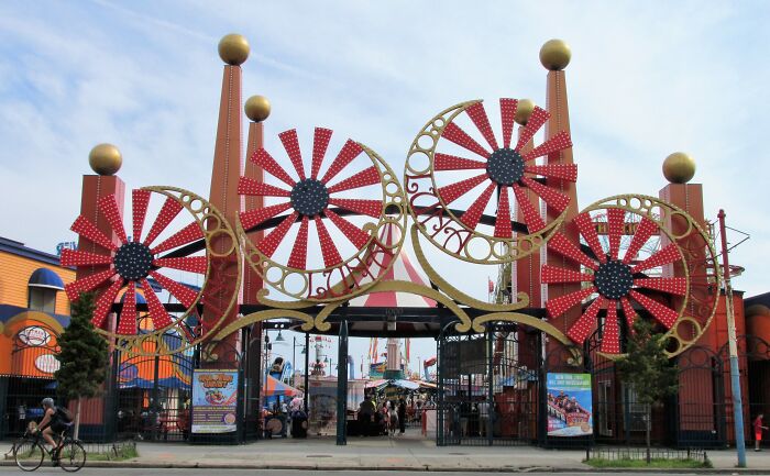 30 Concepts That Work Just Fine In Movies But Fail To Work In Real Life, As Pointed Out By Folks Online