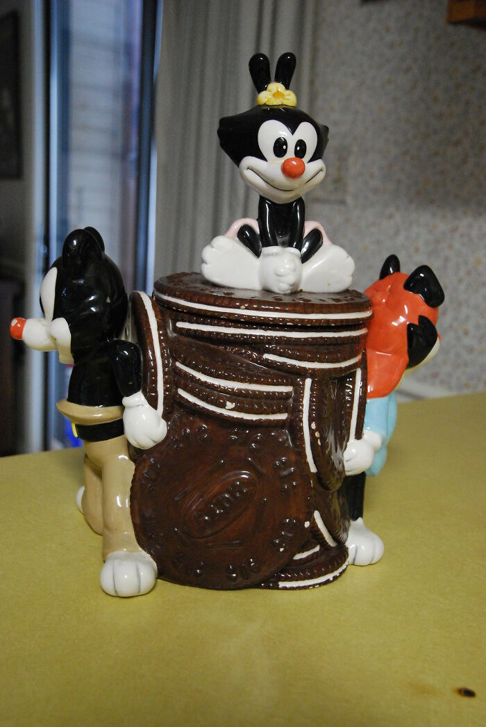 28 Things That People Should Keep Within Their Own Generation And Not Pass Down, As Shared In This Online Group