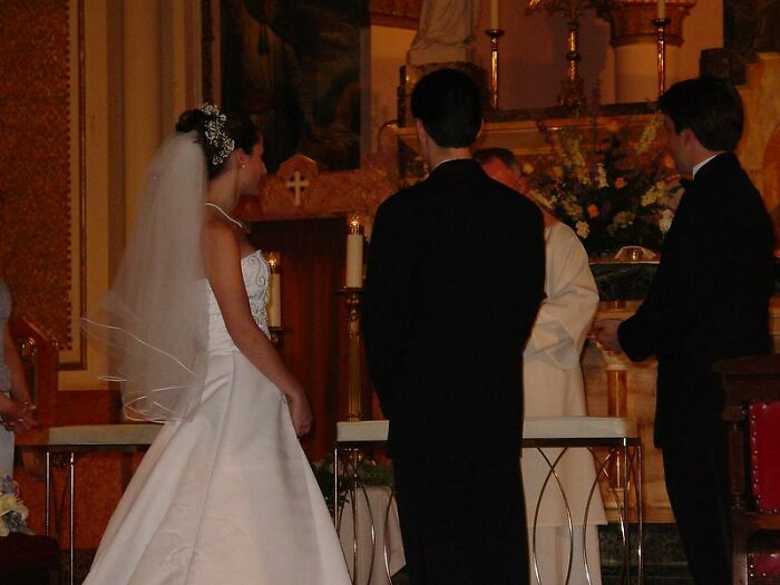 24 Stories Of Future Spouses Who Were Left Or Practically Left At The Altar, As Told By Folks In This Online Community