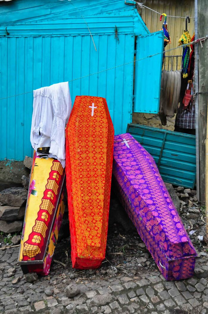 40 Bizarre, Uplifting, Or Straight Up Chucklesome, Yet Unlikely Personal Stories As Shared Online That Are Very Much True