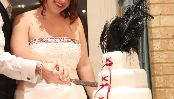 24 Stories Of Future Spouses Who Were Left Or Practically Left At The Altar, As Told By Folks In This Online Community