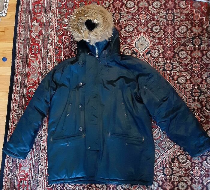 Esta parka cuesta 800$ nueva y aquí la tengo encontrada de 2ª mano