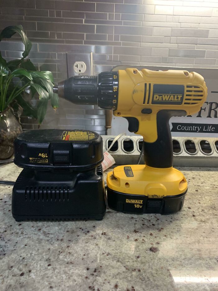 Dewalt 18 V Score