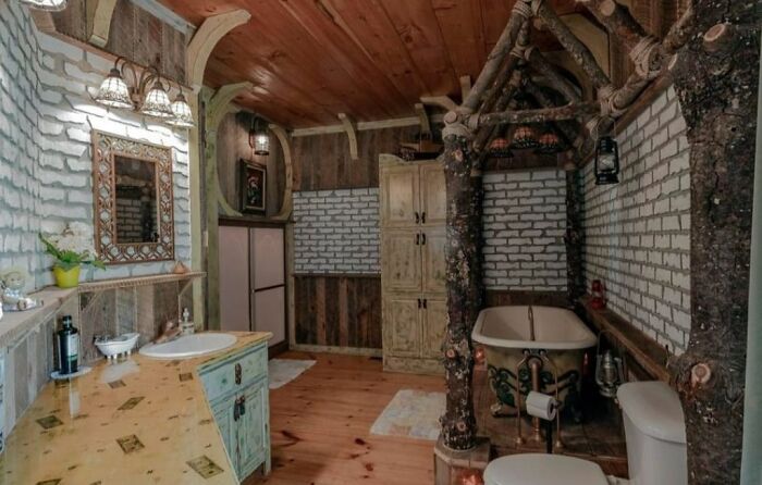 35 Of The Most Awful Homes Shared On The ‘That’s It, I’m Home Shaming’ Facebook Group (New Pics)