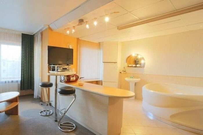 35 Of The Most Awful Homes Shared On The ‘That’s It, I’m Home Shaming’ Facebook Group (New Pics)