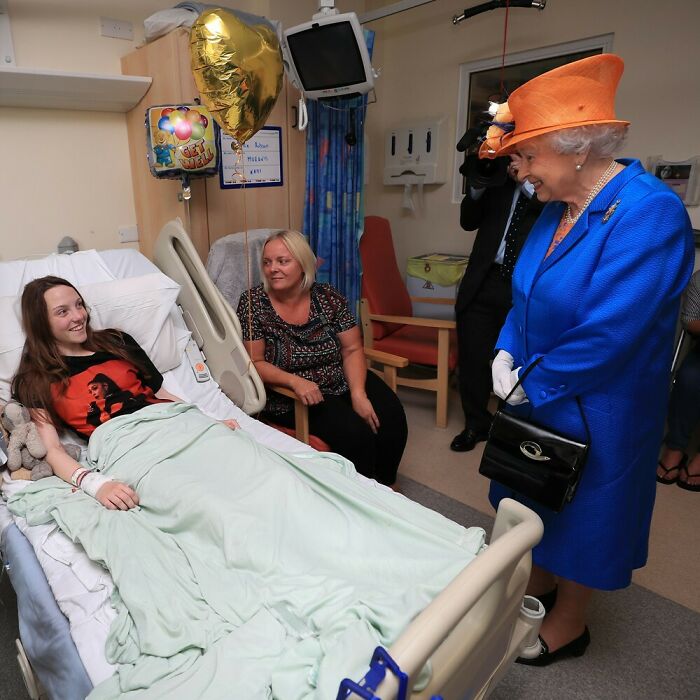 Queen Elizabeth Meeting Manchester Terror Victim