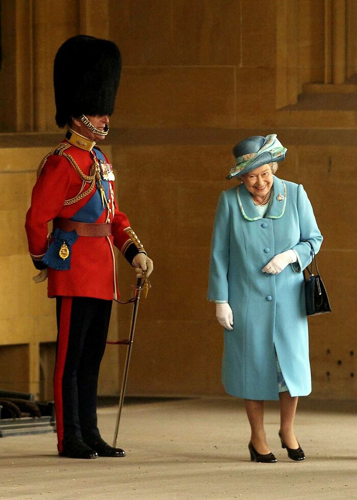 Queen Elizabeth Cracking Up When She Realises The Man In The Uniform Is Her Husband !