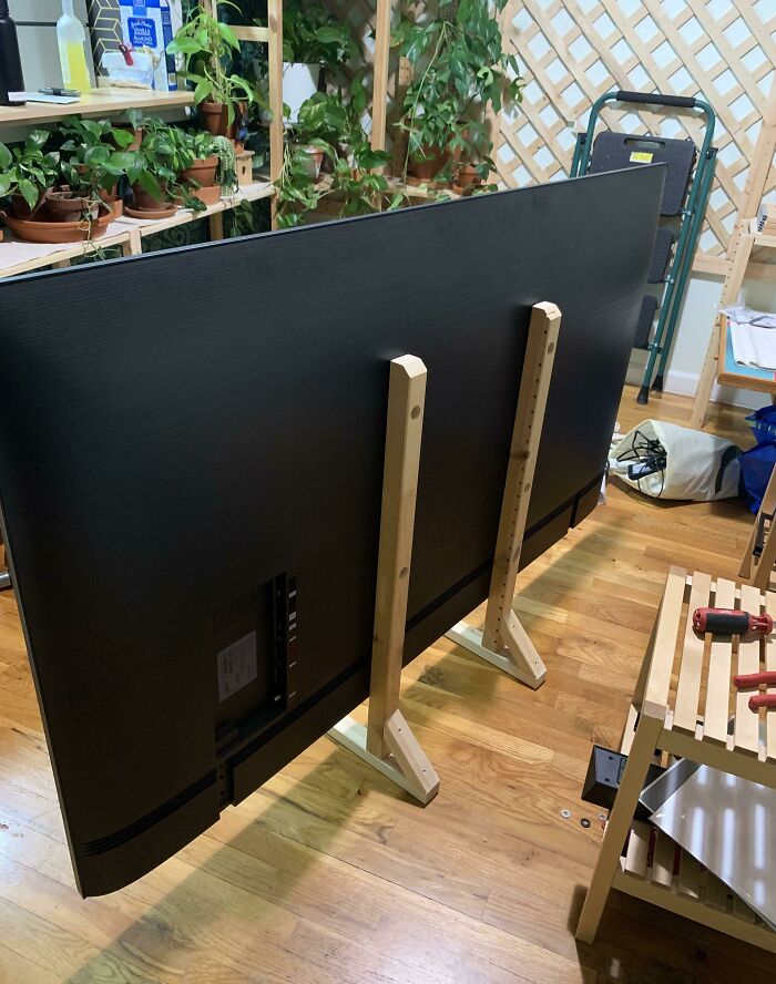 Ivar Corner Post -> TV Legs