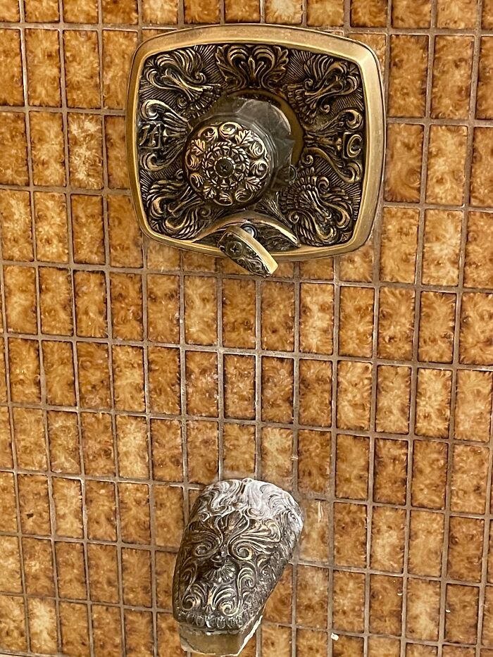 I Love Coming Across Old Gaudy Fixtures