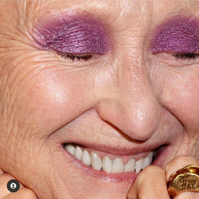 Envejecimiento de la piel, dientes y cejas naturales, piel con textura, variedad de modelos… *beso de chef* 