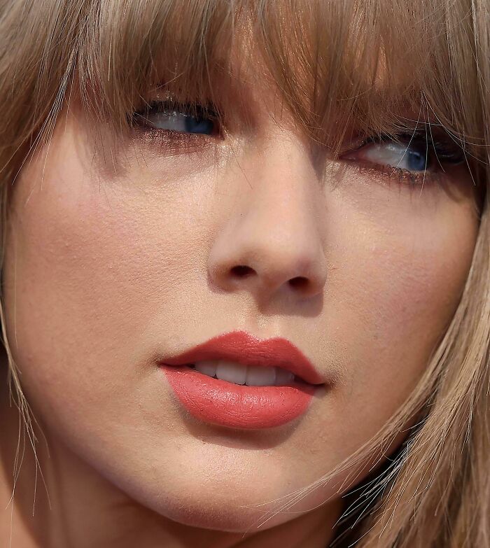 I Love These Kind Of Closeups Of Famous People. Very Humanizing