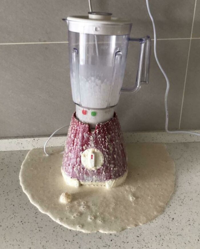 Heard A Crack, Stopped It And Lifted Up The Jug. Turns Out The Base Separated