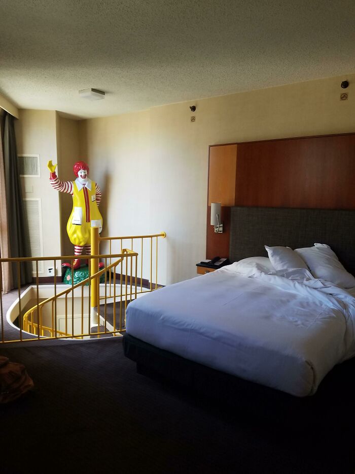 My Hotel Room Had A Ronald Mcdonald Statue In It (Hyatt Regency Chicago)