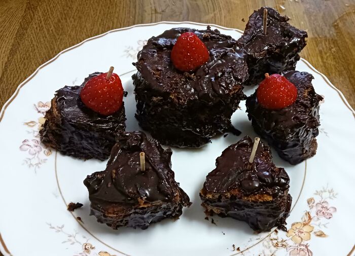 Tried To Make A Sponge Cake. Failed. Tried To Recover It By Frosting It. Failed Harder