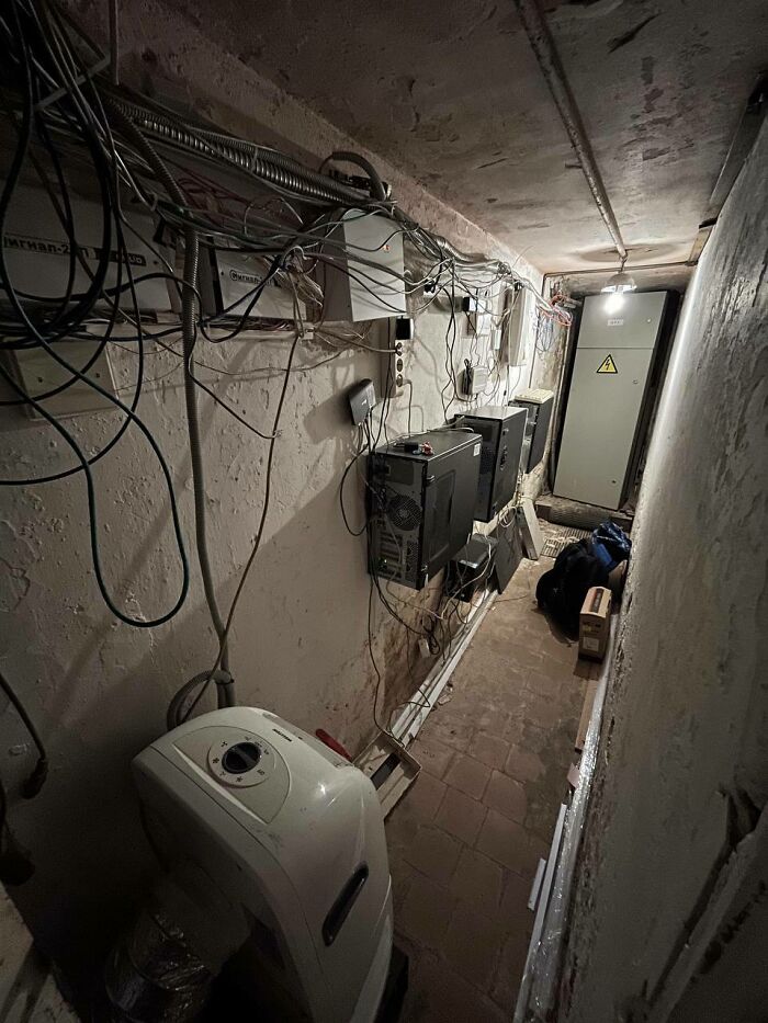 Our Freenas Server Sometimes Becomes Unavailable. Could You Check What Is Wrong With It?