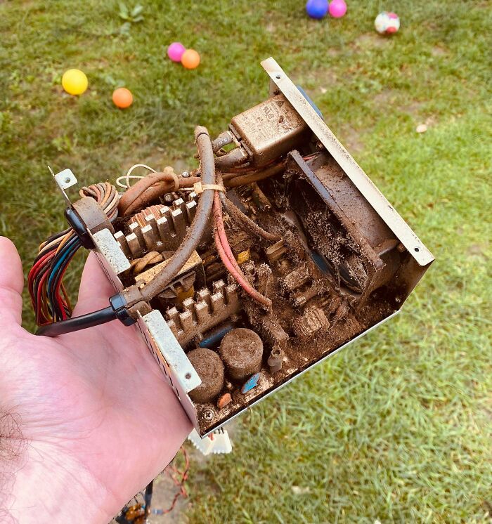 A PSU That Hasn't Been Clean For At Least 25 Years